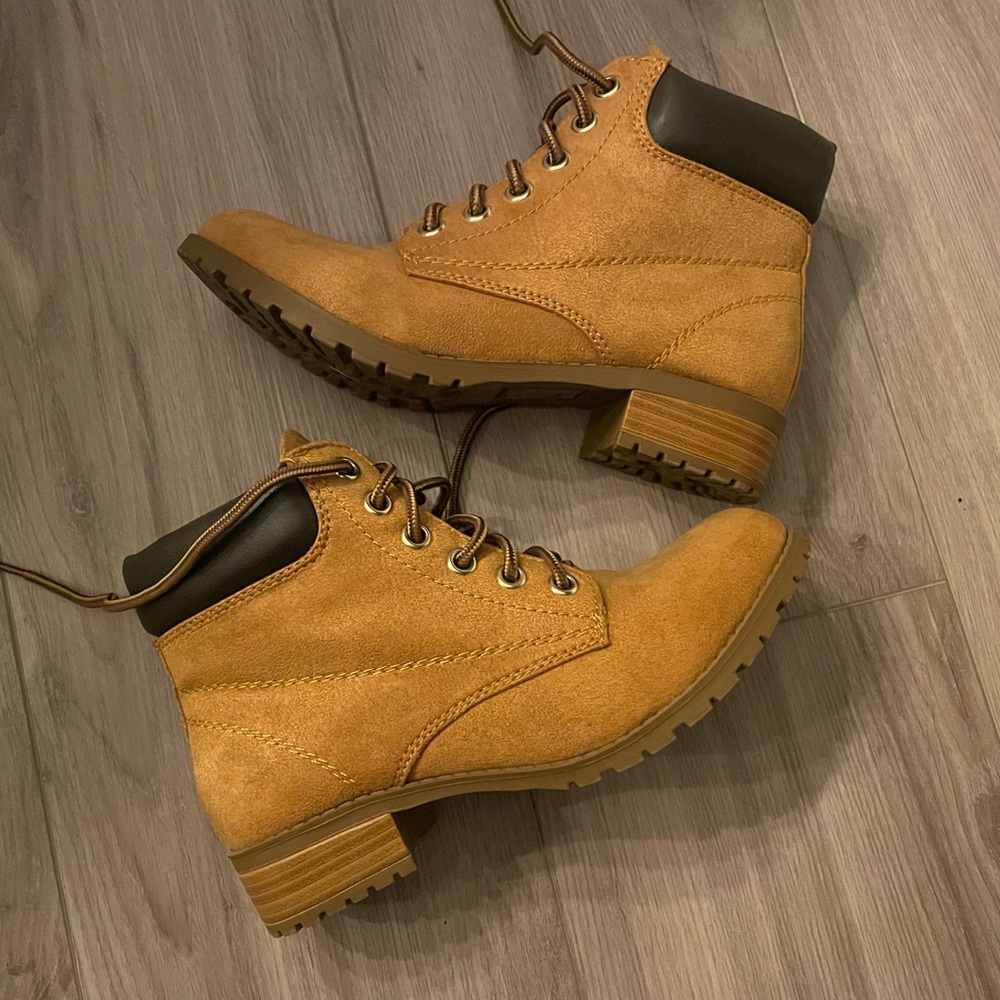 Soda heeled boots